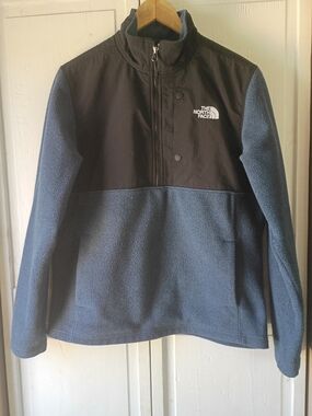 The North Face Men's Blue Fleece Pullover with Black Chest Panel Size M.